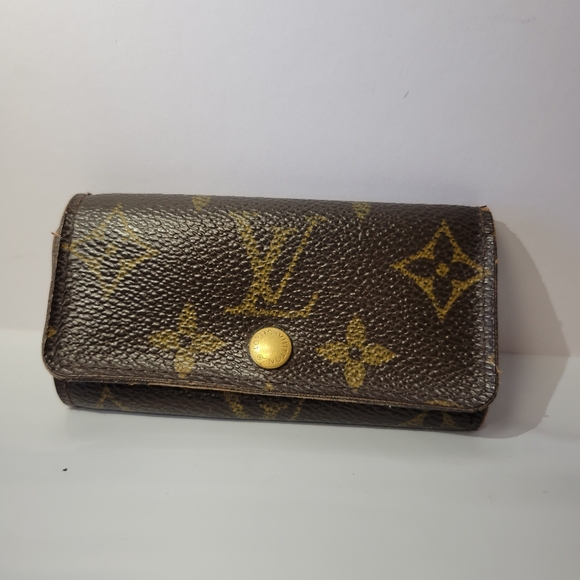 Louis Vuitton Monogram Multicles 4 Key Holder - Picture 2 of 10